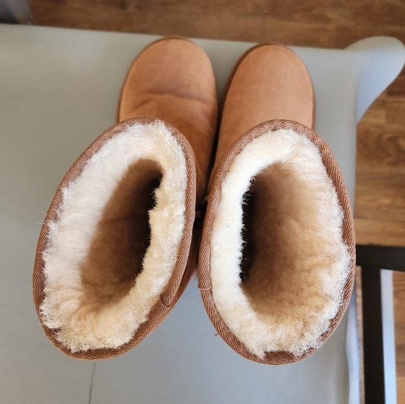 UGG Women's Classic Short Boots + Care Kit size 9 - Picture 4 of 9